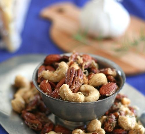 Parmesan Garlic & Rosemary Cocktail Nuts – Pompeian Grapeseed Oil