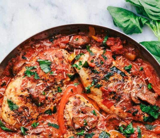 Creamy Skillet Chicken Cacciatore | The Recipe Critic