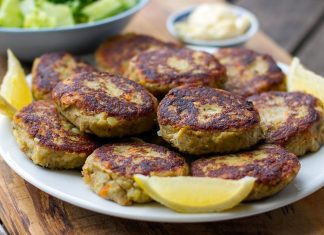 Sardine Fishcakes With Garlic Aioli & Green Salad